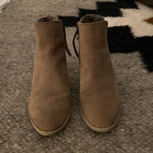 Dolce Vita Women's Sansa Perforated Zip Bootie